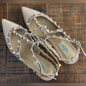 Valentino Garavani Nude / Blush Heels, worn once 3.93” tall SZ 39